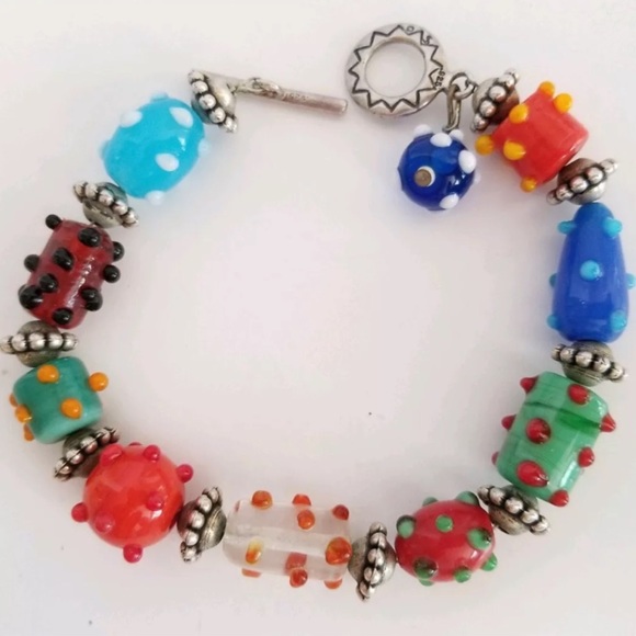 NEW LISTING - Picture 2 of 11